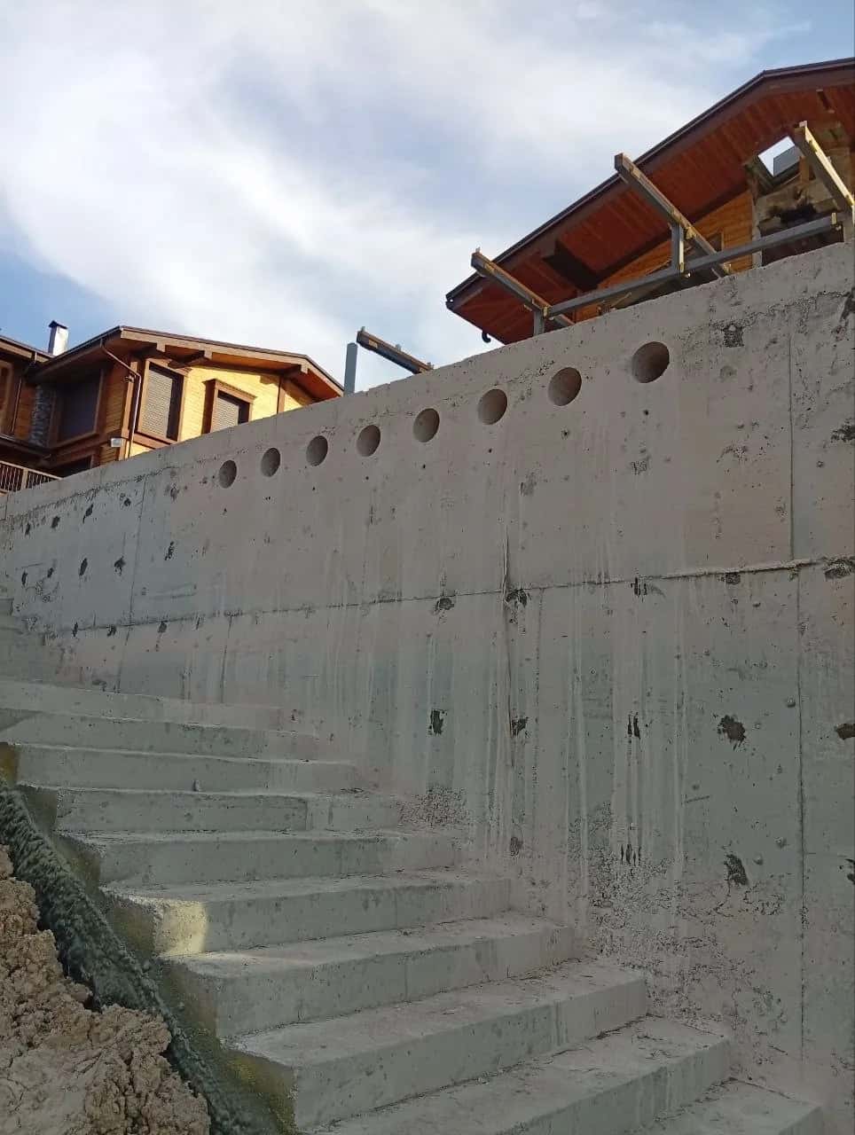 Beton devordagi olmosli teshiklar