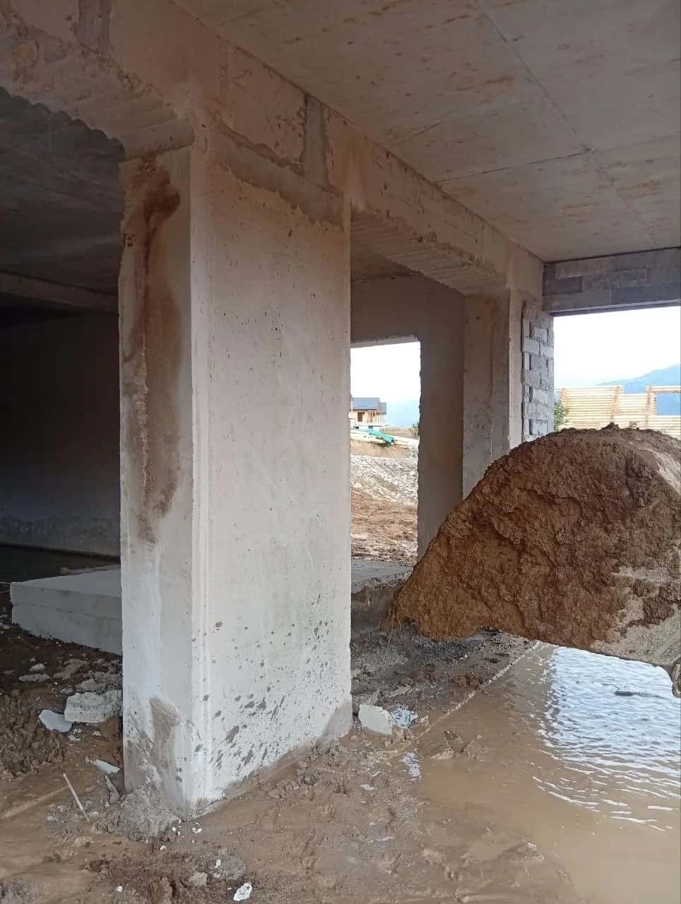 Beton konstruksiyadagi ochilgan o‘rinlar
