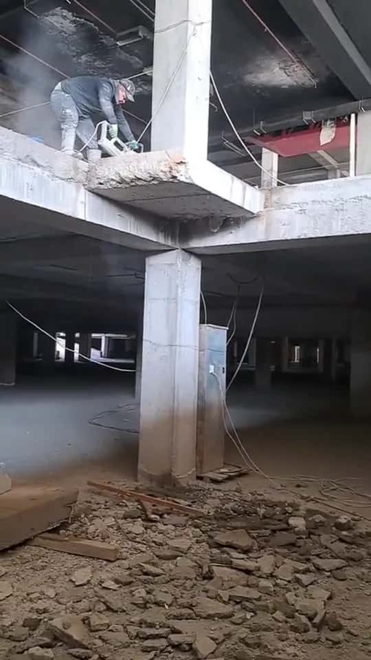 Beton plitani kesish jarayoni